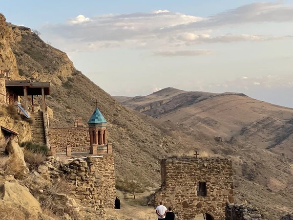 По пустыне Удабно — к Радужным горам и комплексу Давид-Гареджи - фото 2
