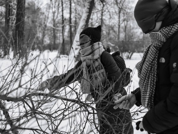 Свидание на ощупь: прогулка по Питеру с завязанными глазами - фото 4