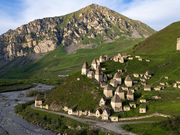 6 ущелий Северной Осетии и столица Алании