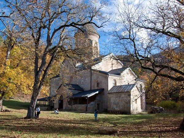 Летняя экскурсия на озеро Шаори и в неизведанные уголки Рачи - фото 2