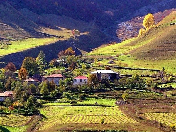Летняя экскурсия на озеро Шаори и в неизведанные уголки Рачи - фото 3