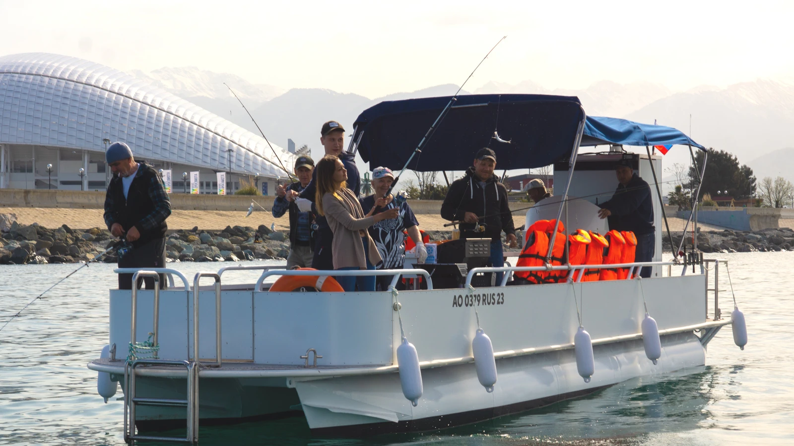 Морская рыбалка в Адлере с приготовлением улова на борту