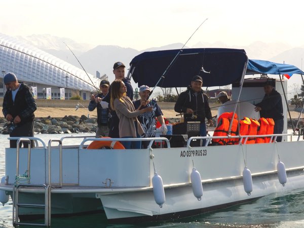 Морская рыбалка в Адлере с приготовлением улова на борту