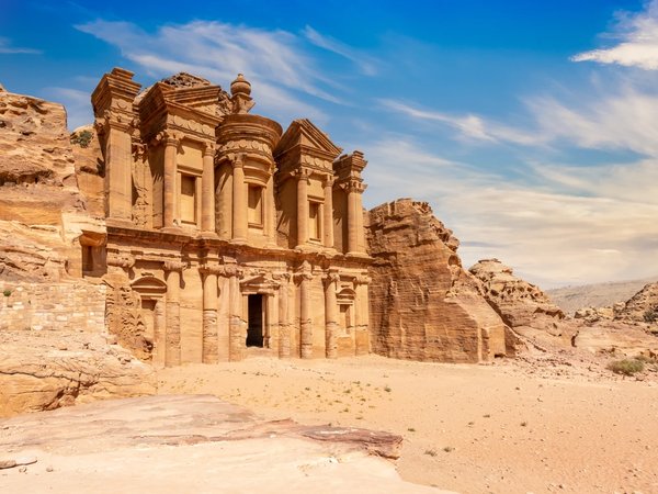Экскурсия в Петру — древний город, высеченный в скалах - фото 3