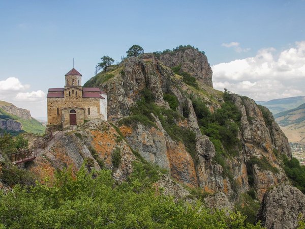 Из Домбая — в Шоанинский храм и Сырные пещеры