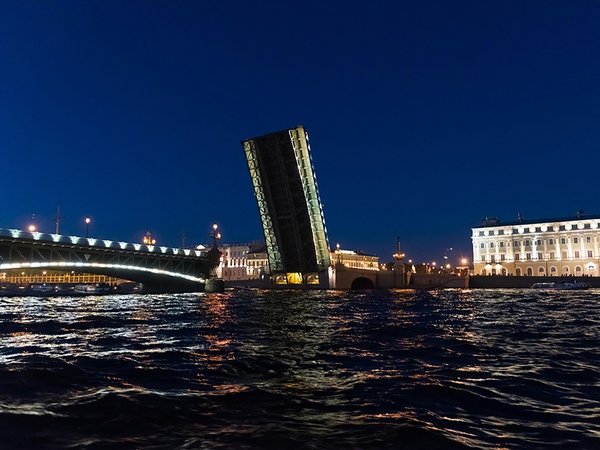 Ночная теплоходная прогулка от Петропавловской крепости + развод мостов