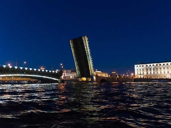 Ночная теплоходная прогулка от Петропавловской крепости + развод мостов - фото 1