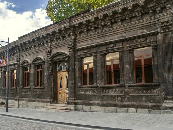 Андерграунд Гюмри: от дверей до стрит-арта - фото 4