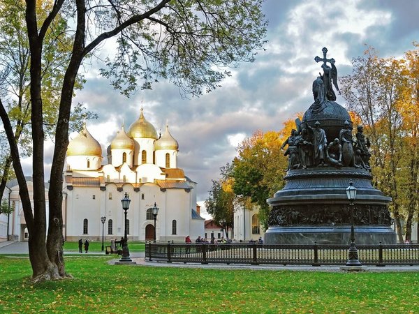 Великий Новгород и Старая Русса: тур в прошлое России с увлекательными экскурсиями