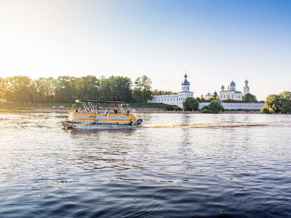 На катамаране с капитаном — вдоль берегов Великого Новгорода - фото 2