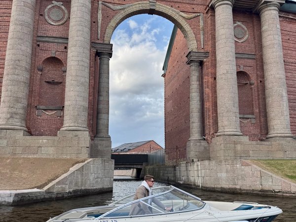 Санкт-Петербург с воды: аренда катера с капитаном - фото 2