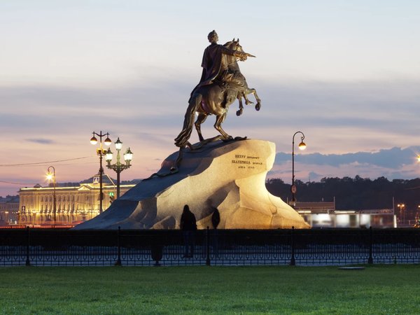 Трансфер из аэропорта с обзорной экскурсией по Петербургу - фото 1