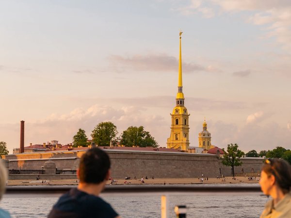 Вечерний Петербург с воды: закат и живая музыка на двухпалубном теплоходе - фото 3
