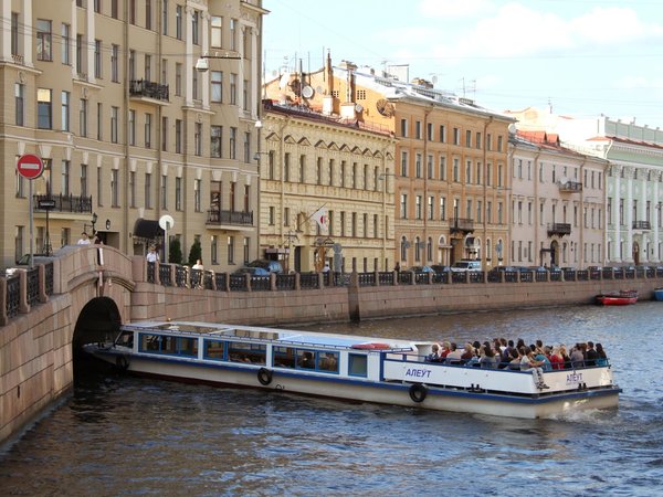 Классика Северной Венеции — с палубы теплохода - фото 1