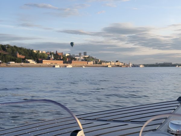 Волга для двоих: прогулка на катере в Нижнем Новгороде - фото 3