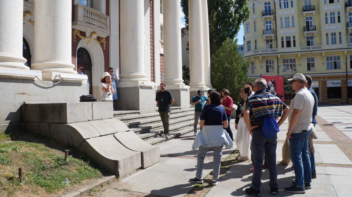 Групповая прогулка по Софии с аудиогидами - фото 4