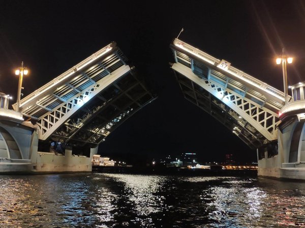Феерия разводных мостов в Петербурге