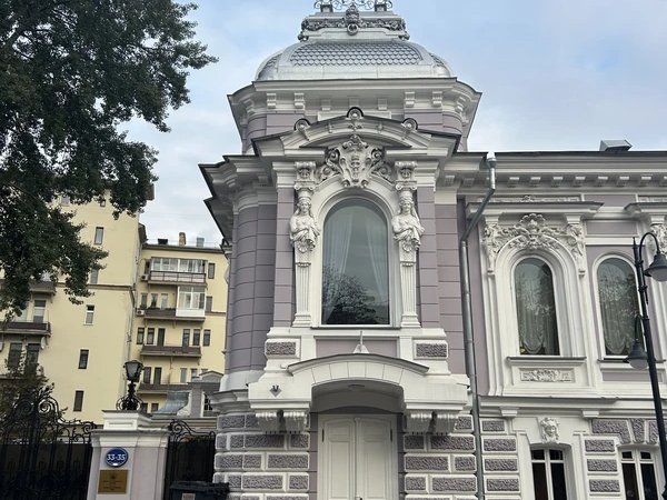 Мобильный квест в Москве «Призраки Болотной площади»