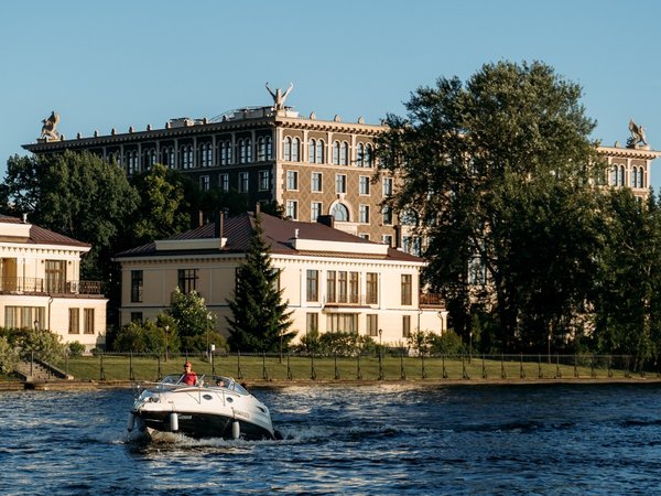 Первое свидание с Санкт-Петербургом: водная прогулка вокруг Аптекарского острова