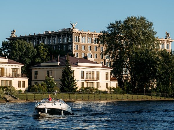 Первое свидание с Санкт-Петербургом: водная прогулка вокруг Аптекарского острова - фото 1