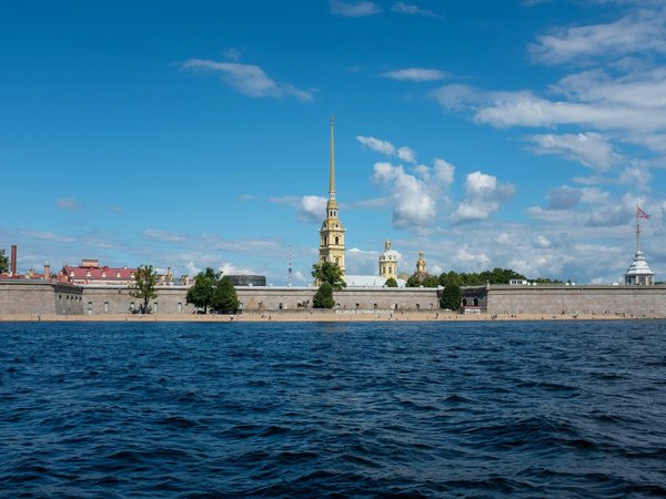 Такая разная Петропавловка...