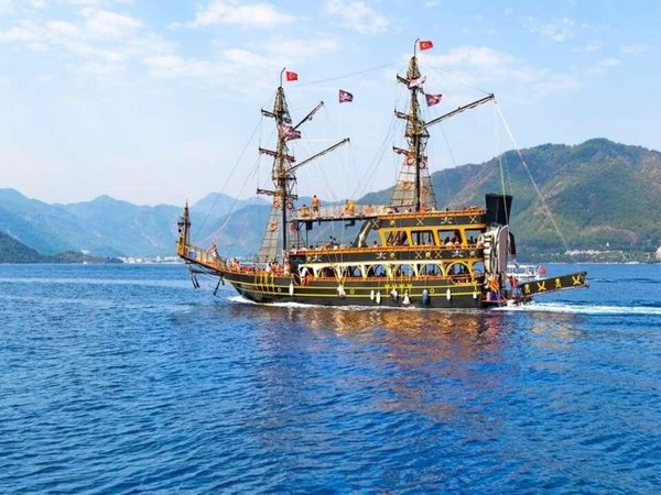 Морская прогулка на пиратском корабле вдоль побережья Кемера
