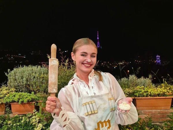 В гостях у грузин: хачапури, шашлык, вино и тосты (включено всё!)