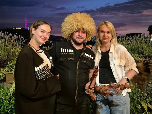 В гостях у грузин: хачапури, шашлык, вино и тосты (включено всё!) - фото 3