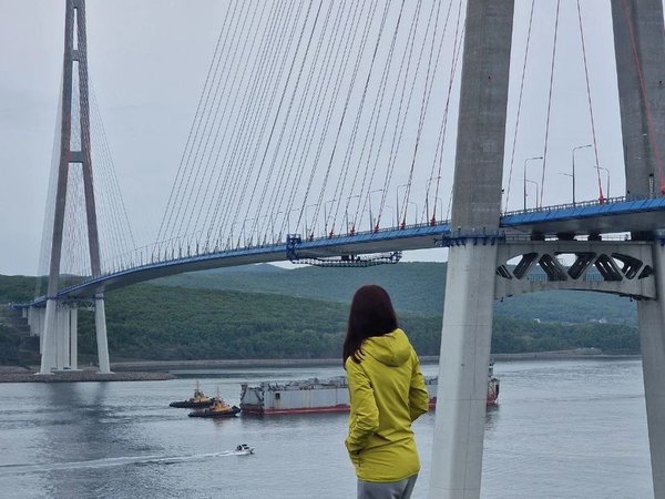 Трансфер — Стеклянный пляж, Русский мост и остров - фото 1