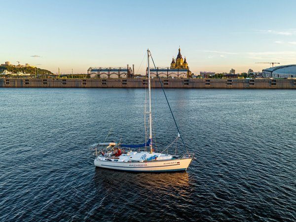 Прогулка на яхте вдоль берега Нижнего Новгорода с экскурсией и пикником - фото 2