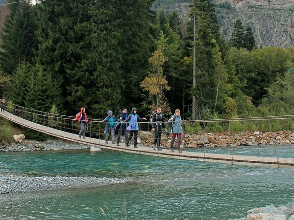 Прогулки по Домбаю: треккинги налегке к ущельям, горам и озёрам - фото 1