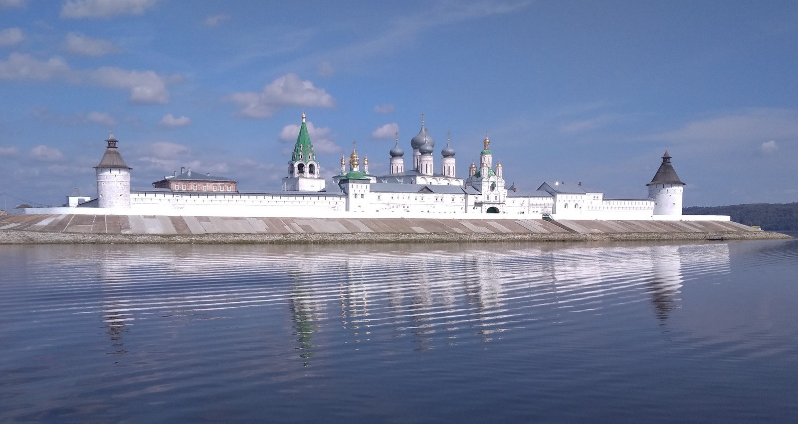 Из Нижнего Новгорода — в Макарьевский монастырь
