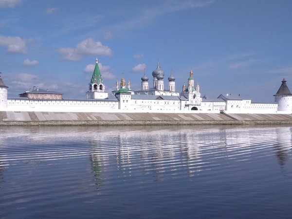 Из Нижнего Новгорода — в Макарьевский монастырь