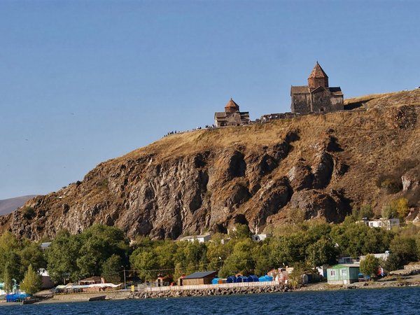 Зелёный Дилижан, голубой Севан и русский след в Фиолетово