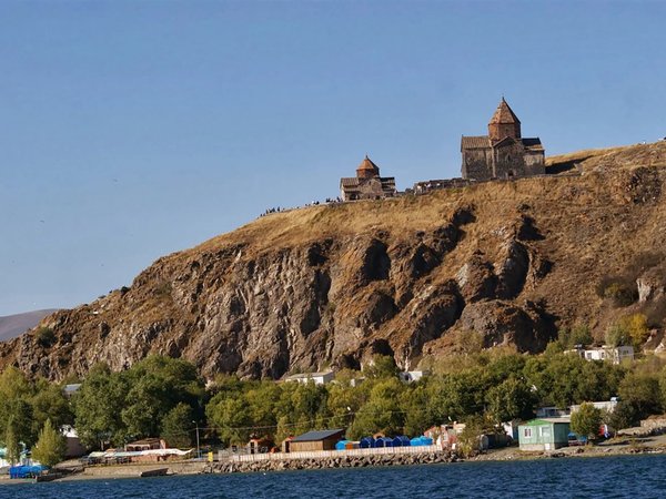 Зелёный Дилижан, голубой Севан и русский след в Фиолетово - фото 1