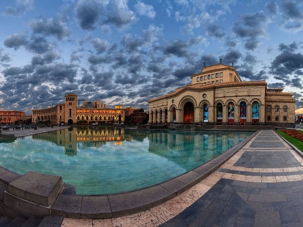 4 стихии Армении за 5 дней: монастыри и горы, Севан и вино - фото 1