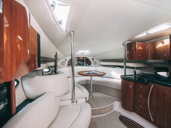 Индивидуальная прогулка на яхте под разводными мостами - фото 4
