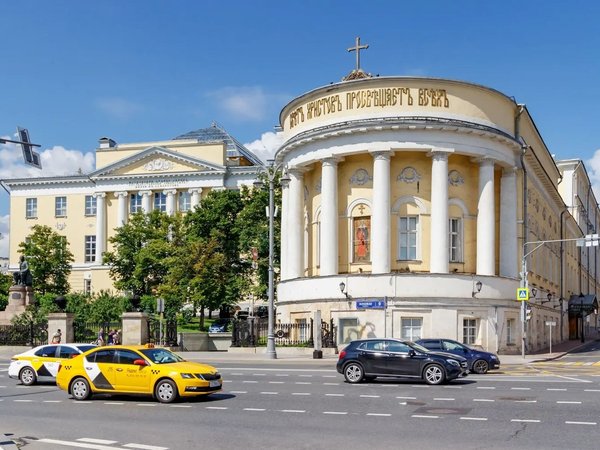 Большая Никитская — в гости к московским аристократам