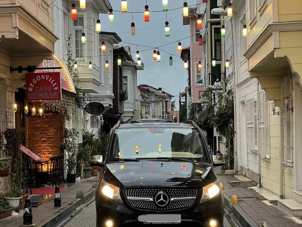 Поездка на Mercedes Vito по Стамбулу — без гида, но с инфосопровождением
