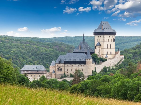 Каменная корона короля: в Карлштейн из Праги - фото 1