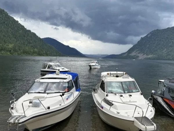 По Телецкому озеру на катере с прогулкой к водопадам - фото 4