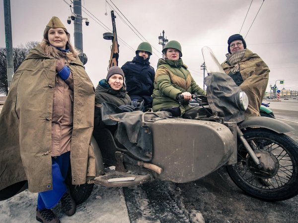 Советский Ленинград: прогулка на ретро-мотоцикле с коляской - фото 4
