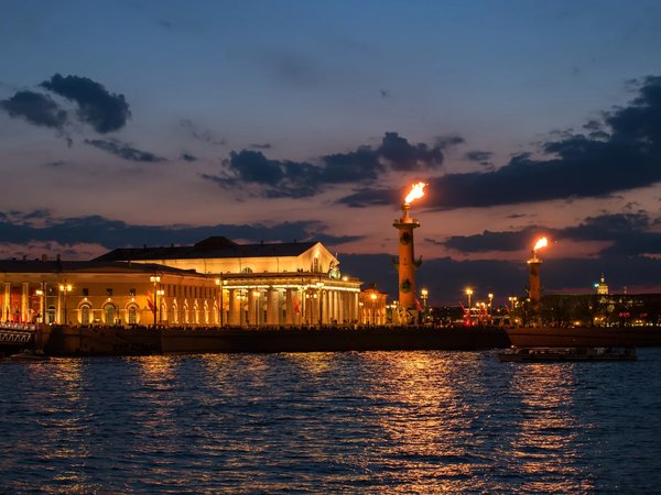 Великолепный вечерний Петербург: экскурсия на минивэне - фото 1