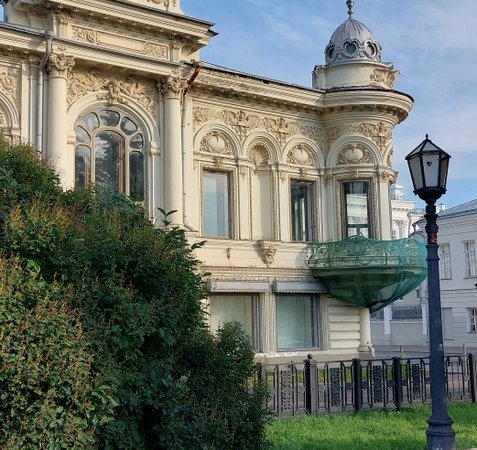 Красивые истории Кремлёвской улицы