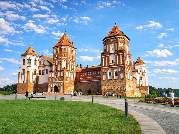 Трансфер из Бреста в Мирский и Несвижский замки и обратно - фото 2