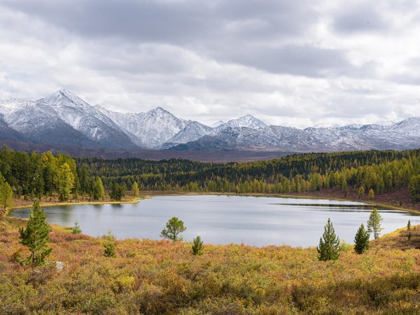 Магическая природа Алтая: горы, загадочные озёра и инопланетные пейзажи - фото 1