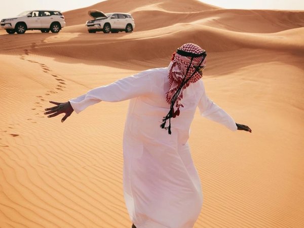 Сафари по дюнам, ужин в пустыне и вечернее шоу — в поездке из Дубая - фото 2