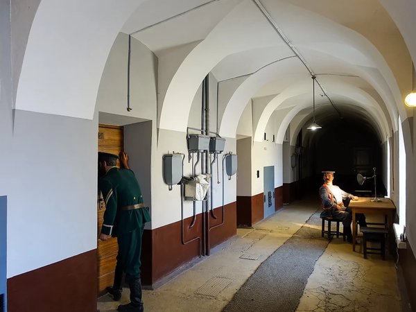 Петропавловская крепость: тюрьма, подземный ход и усыпальница царей - фото 2