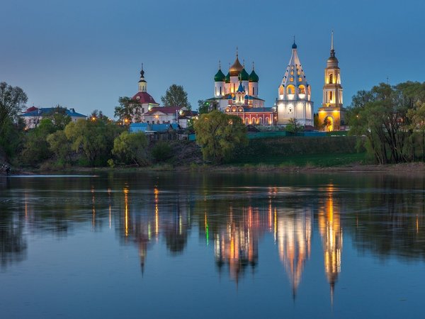 Коломенский кремль под покровом ночи - фото 4