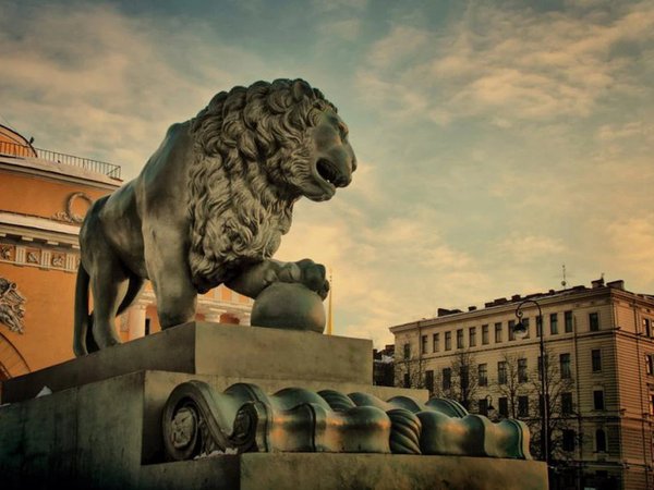 Львы Петербурга: новые приключения итальянцев в России - фото 1